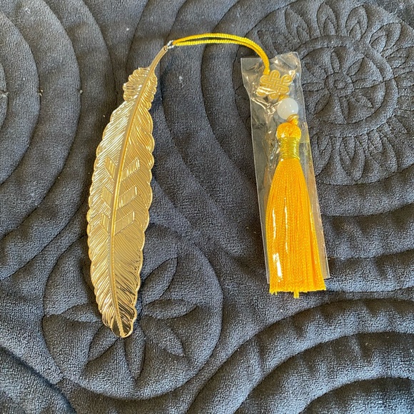 Feather Book Marker with Tassel - Picture 2 of 2